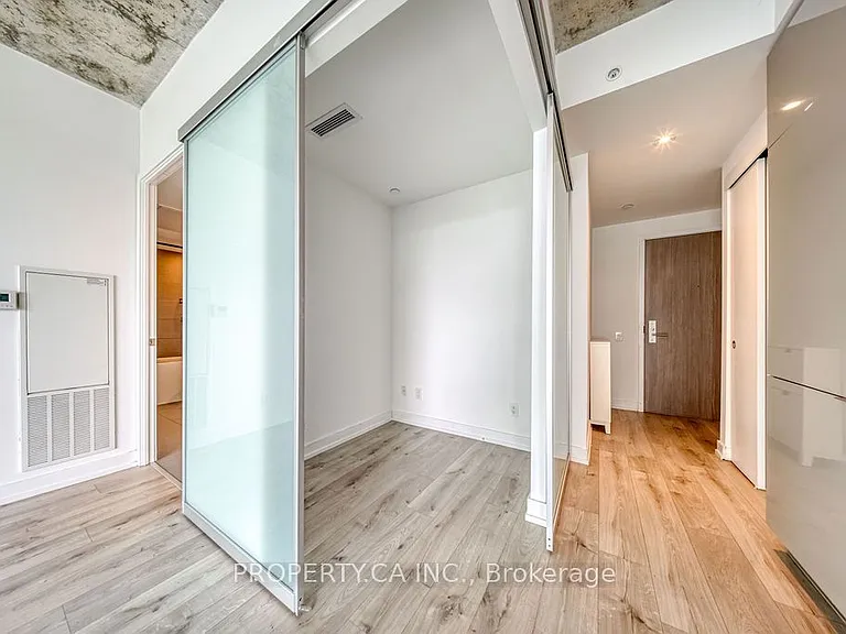 161 Roehampton Ave #3205 — Photo 21
