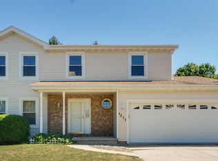 1211 Dianne Dr, Bloomington, IL