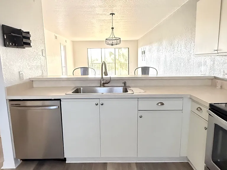 175 Kings Hwy #526 — Photo 14