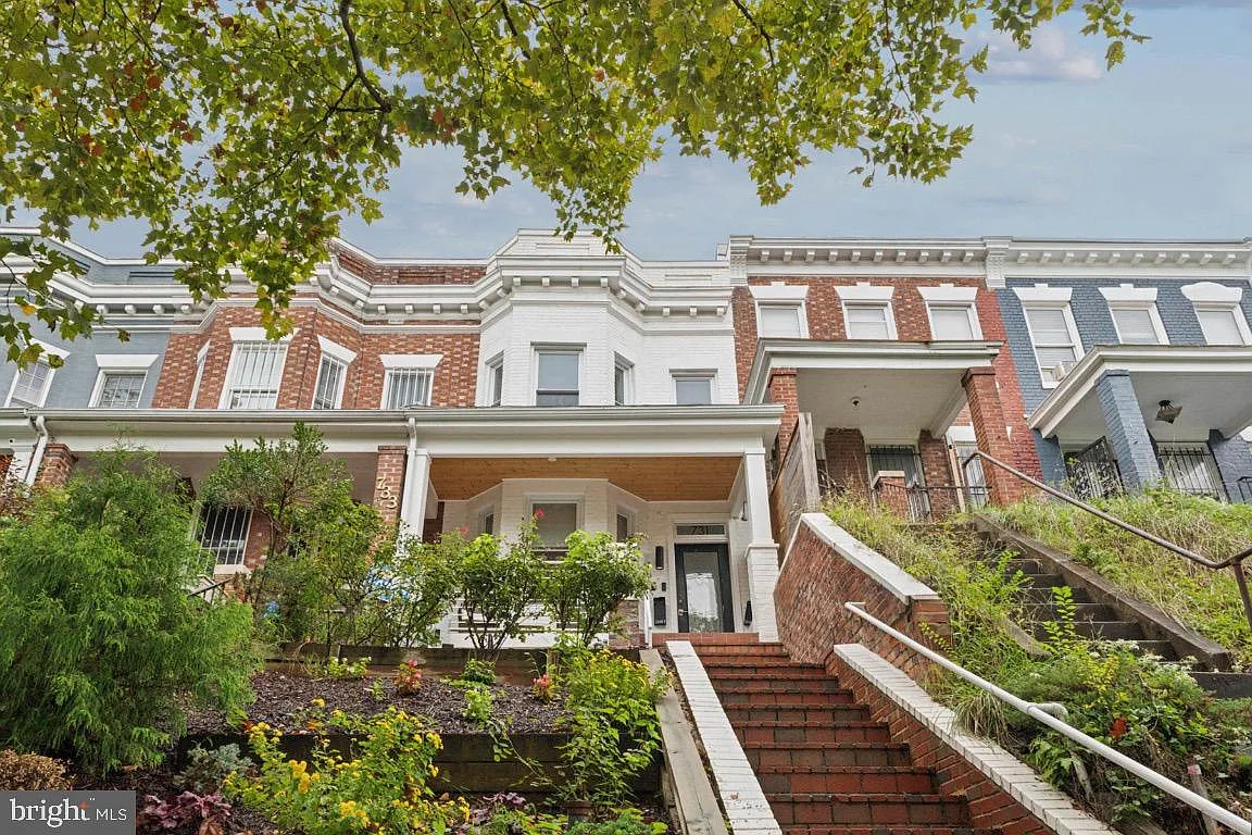 Columbia Heights — Photo 1