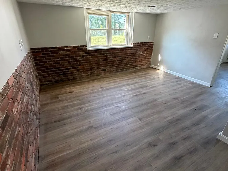 215 Latimer Ave — Photo 12
