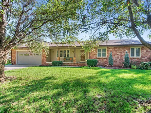 4 W Lakewood Dr, Goddard, KS 67052
