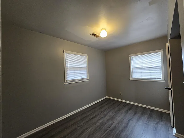 776 Kenyon Ave — Photo 23