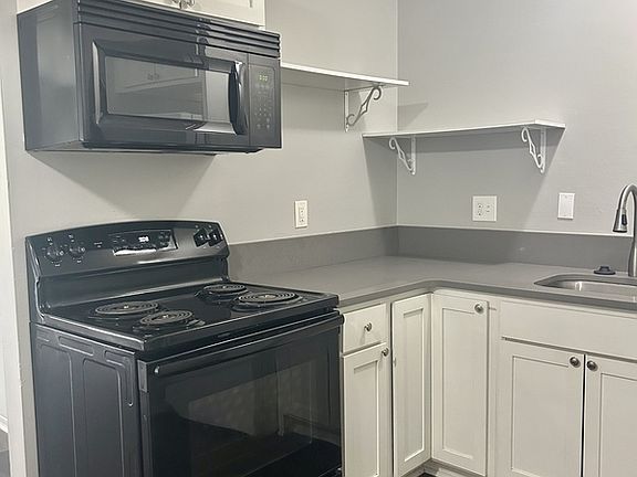 5th image of 360 Walnut St Unit 102
