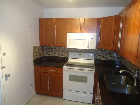5th image of 6707 NW 169th St APT 306
