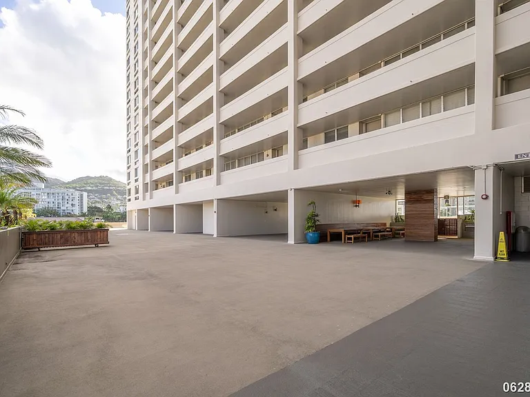 1212 Punahou St #3305 — Photo 30