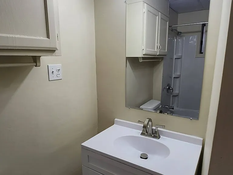 5422 S 22nd St — Photo 10