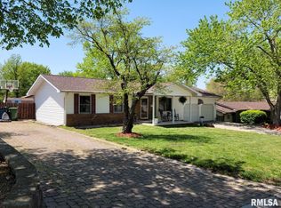 202 Evergreen Dr, Anna, IL 62906