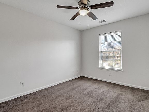 4th image of 324 Laurel Oak Ln #324