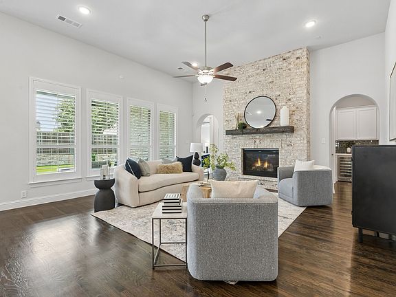 3rd image of 4043 Fairbanks Dr