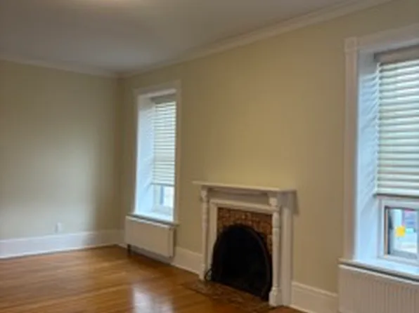 214 Woolwich St, Guelph, ON N1H 3V7