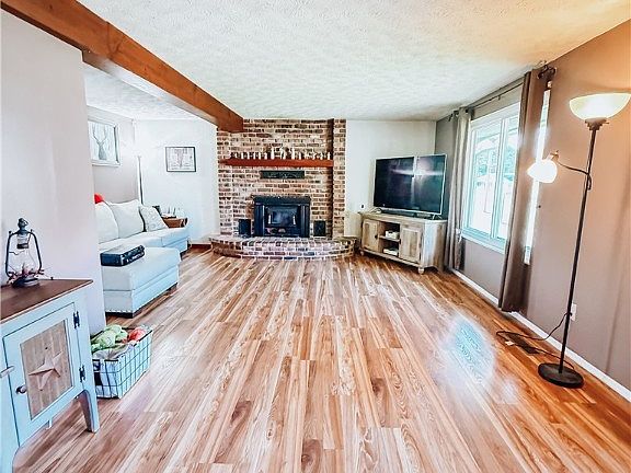 3rd image of 4834 Lodgeview Dr