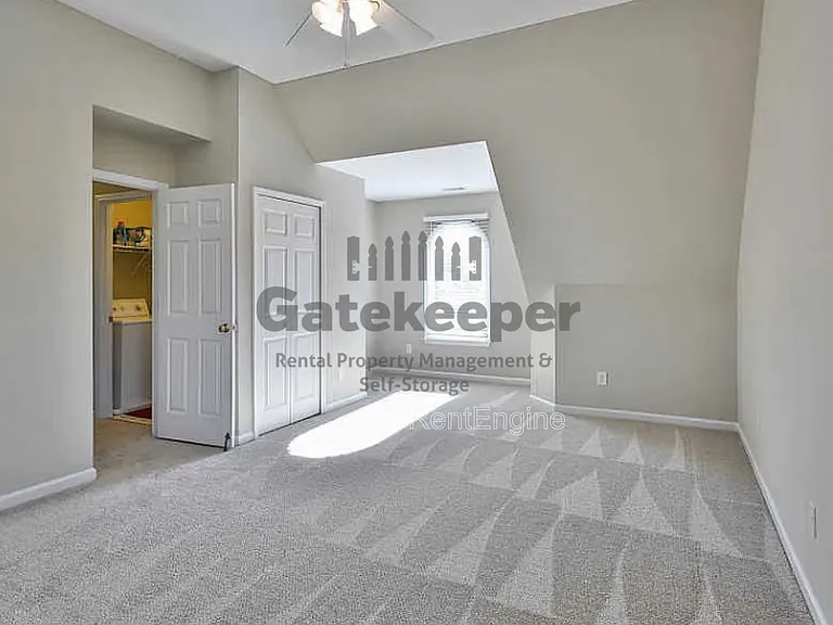 115 Hidden Lake Dr — Photo 17