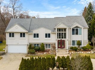 3845 Dalice Dr, West Bloomfield, MI
