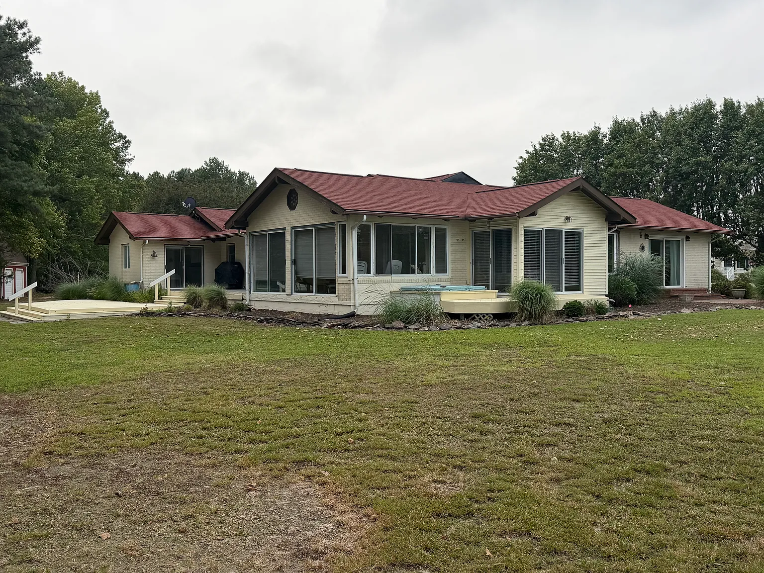 4 bed, 2496 sqft, $2,600 — Photo 4
