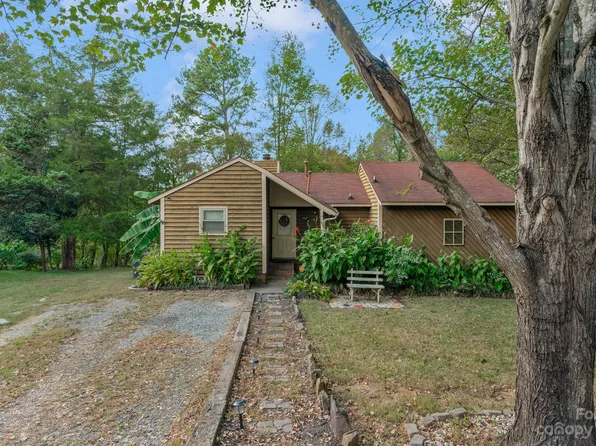 3845 Ashley Hall Dr, Charlotte, NC 28227