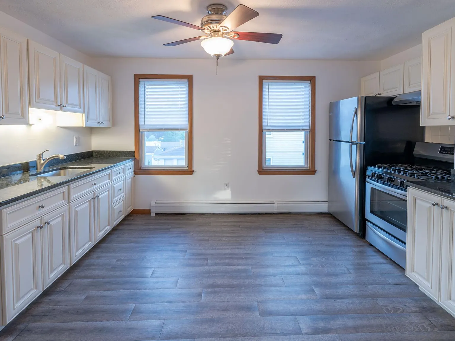 3 bed, 1350 sqft, $2,900 — Photo 4
