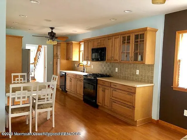 223 Lewis St — Photo 4