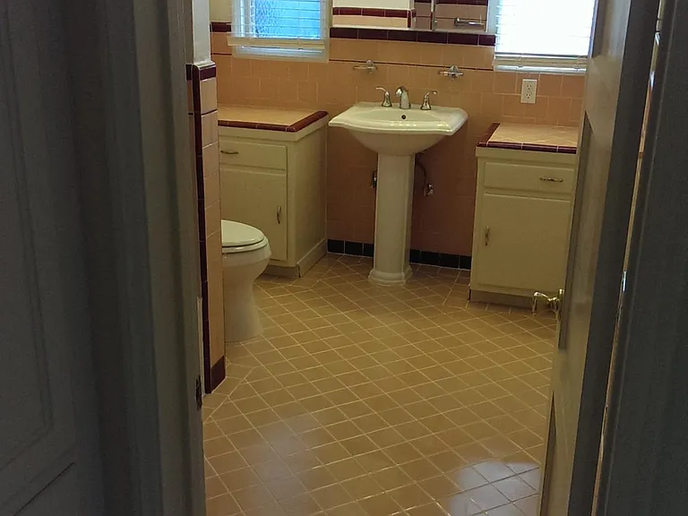 1226 S Longwood Ave #1226 — Photo 40