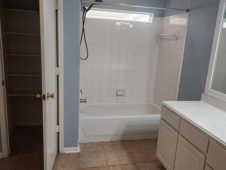12214 Carriage Oak Cir — Photo 20