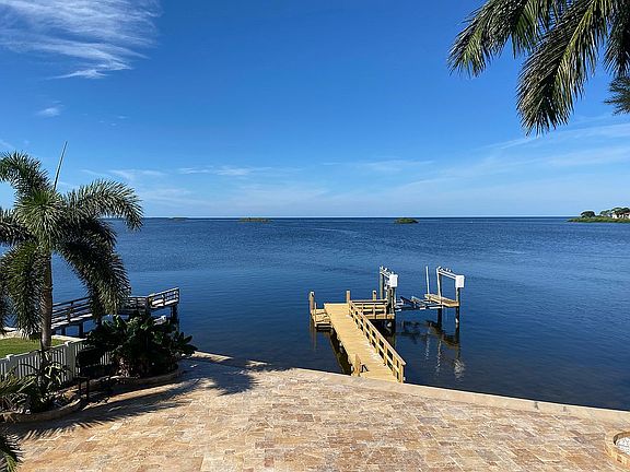 3rd image of 502 Driftwood Dr W