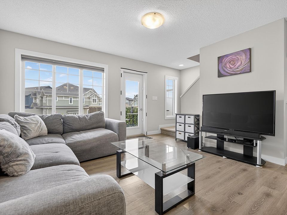1st image of 856 Daniels Way SW