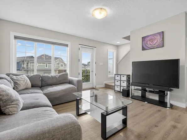 856 Daniels Way SW, Edmonton, AB T6W 4C8