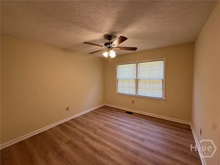 1041 Limmerick Dr — Photo 16