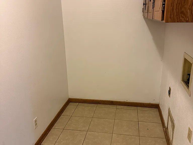 607 Estes Dr — Photo 17