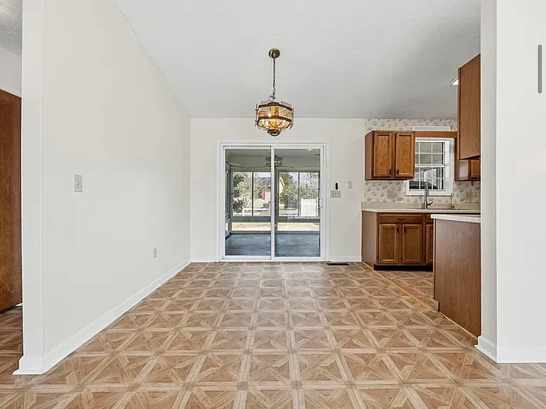1145 Forest Dr — Photo 3