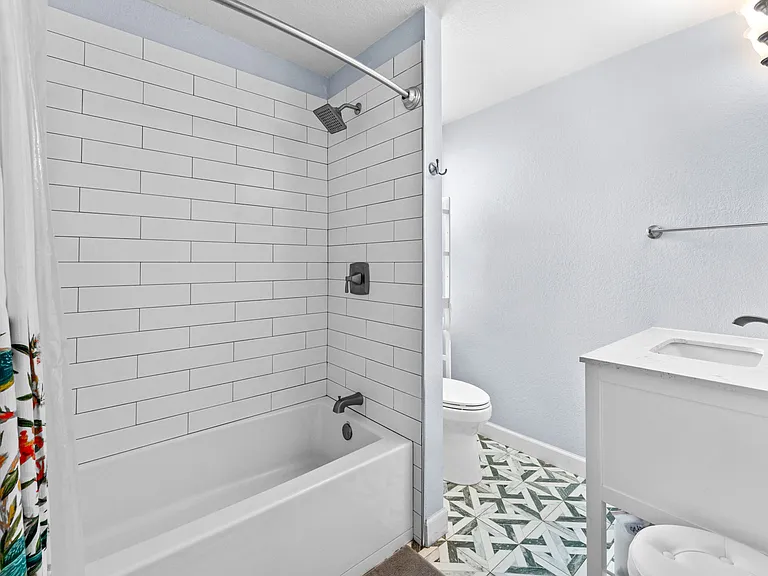 3910 W Vasconia St — Photo 3