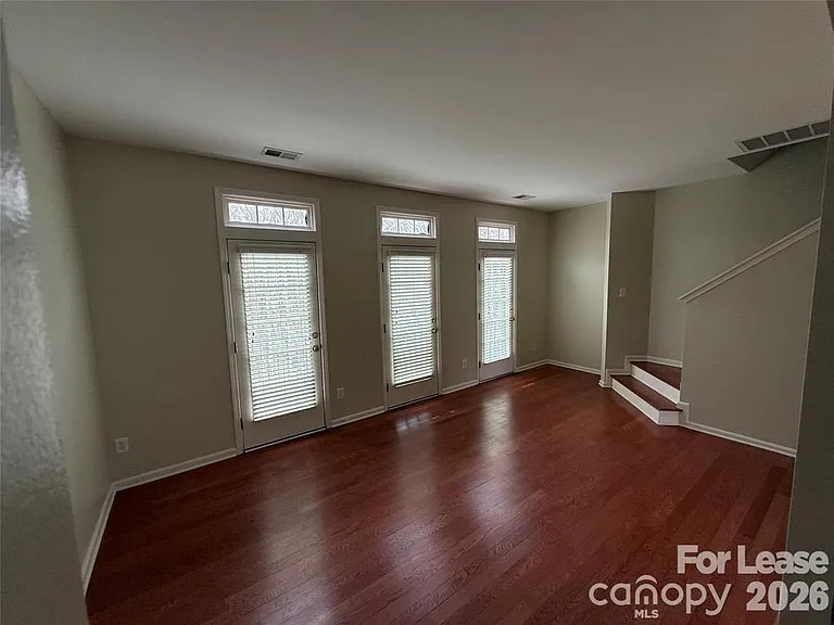 13820 Hill St — Photo 6