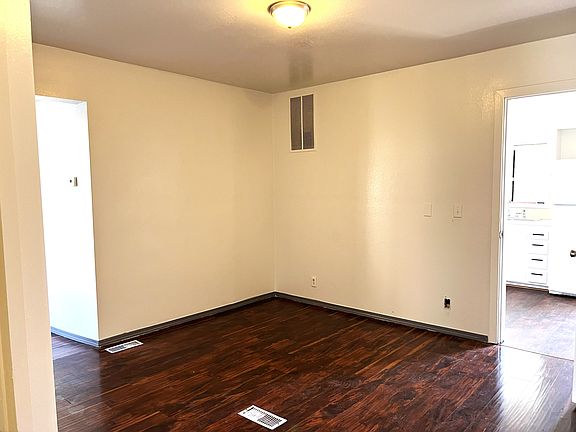 4th image of 404 Whitworth Ave S