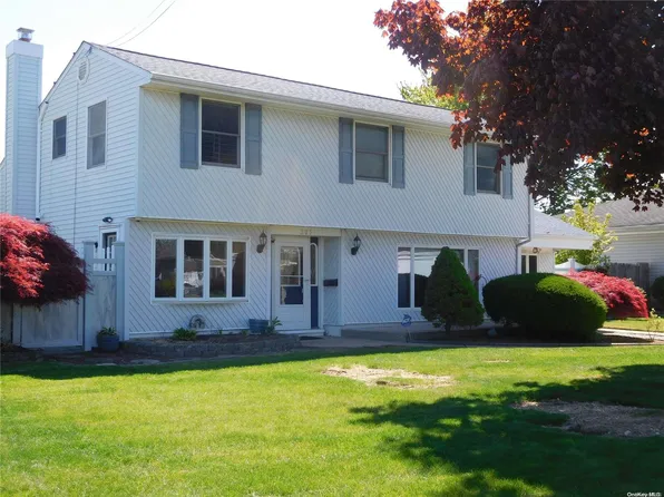 205 W 9th Street, Deer Park, NY 11729