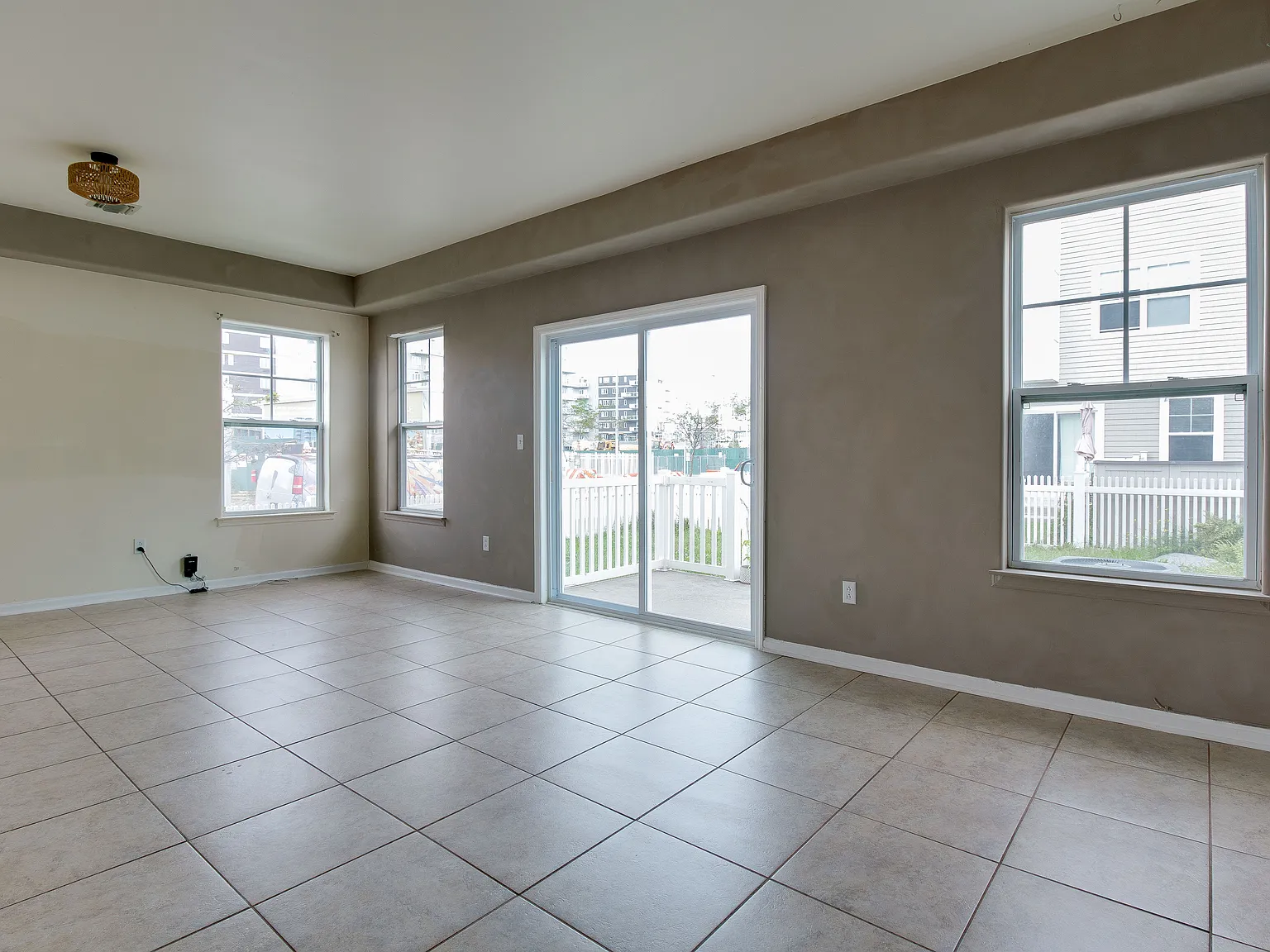 6618 Seaspray Ave — Photo 4