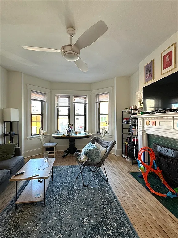Building Photo - 223 Harvard Ave #6