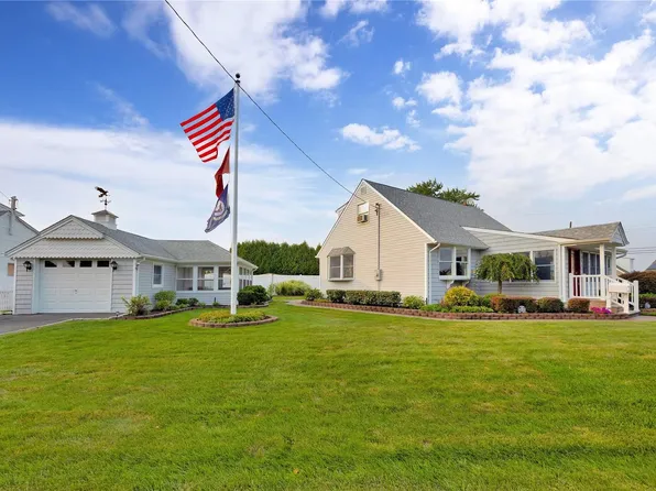 125 Lockwood Avenue, Farmingdale, NY 11735