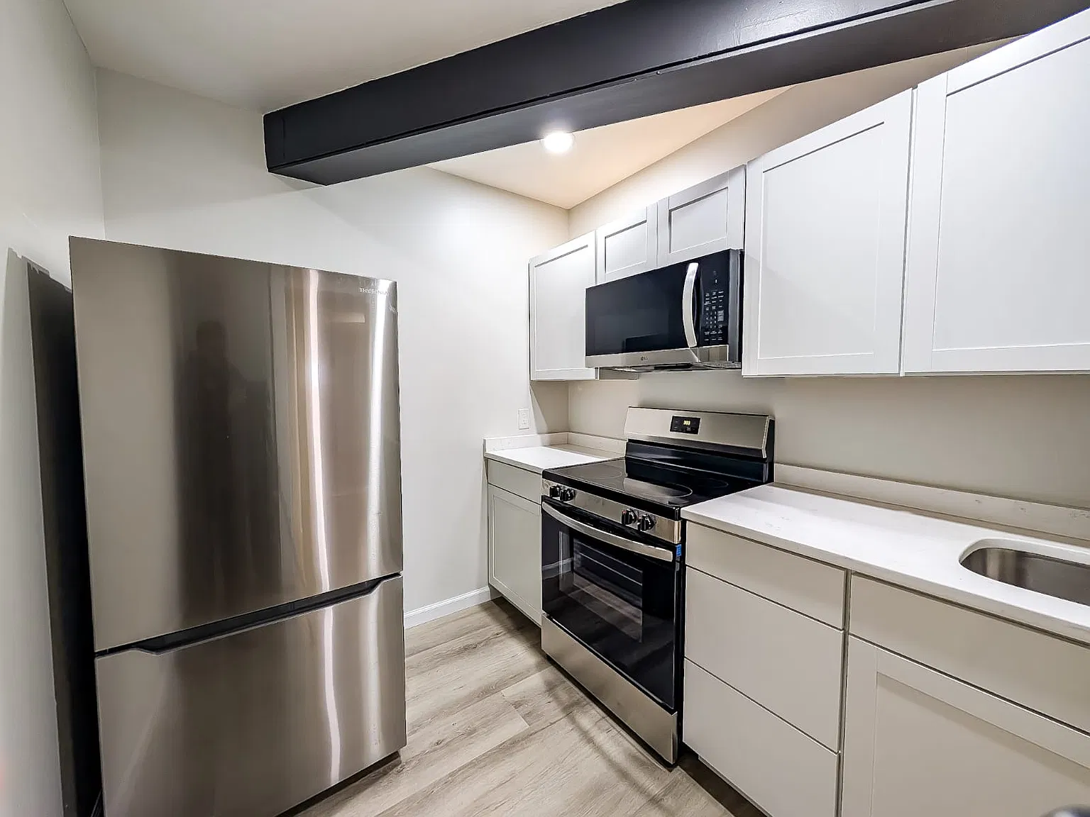 1542 Main St — Photo 1