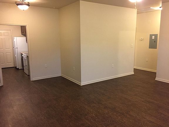 3rd image of 2209 Breezy Dr