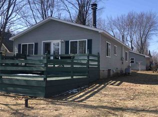 201 Briarwood Dr, Prudenville, MI 48651