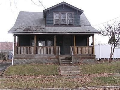 3rd image of 723 Glenwood St NE