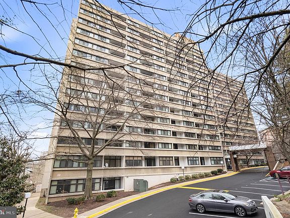 2nd image of 5911 Edsall Rd Penthouse G13