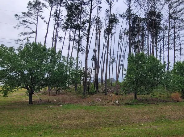 7 Lakeside Cir, Douglas, GA 31535