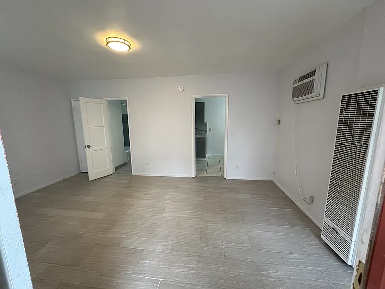 1937 Vista Del Mar St #4 — Photo 1