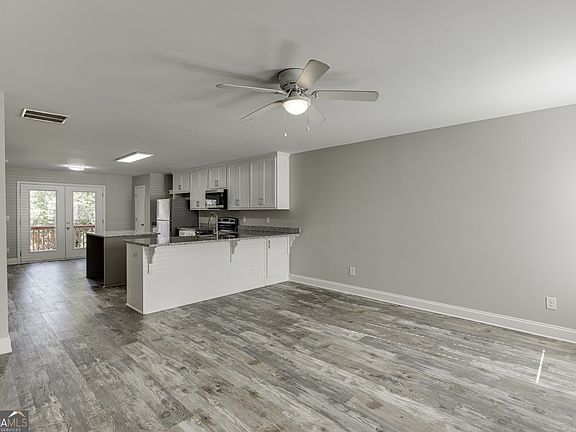 4th image of 175 Melrose St