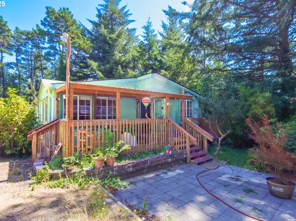 92692 Cascade Ln, Coos Bay, OR 97420