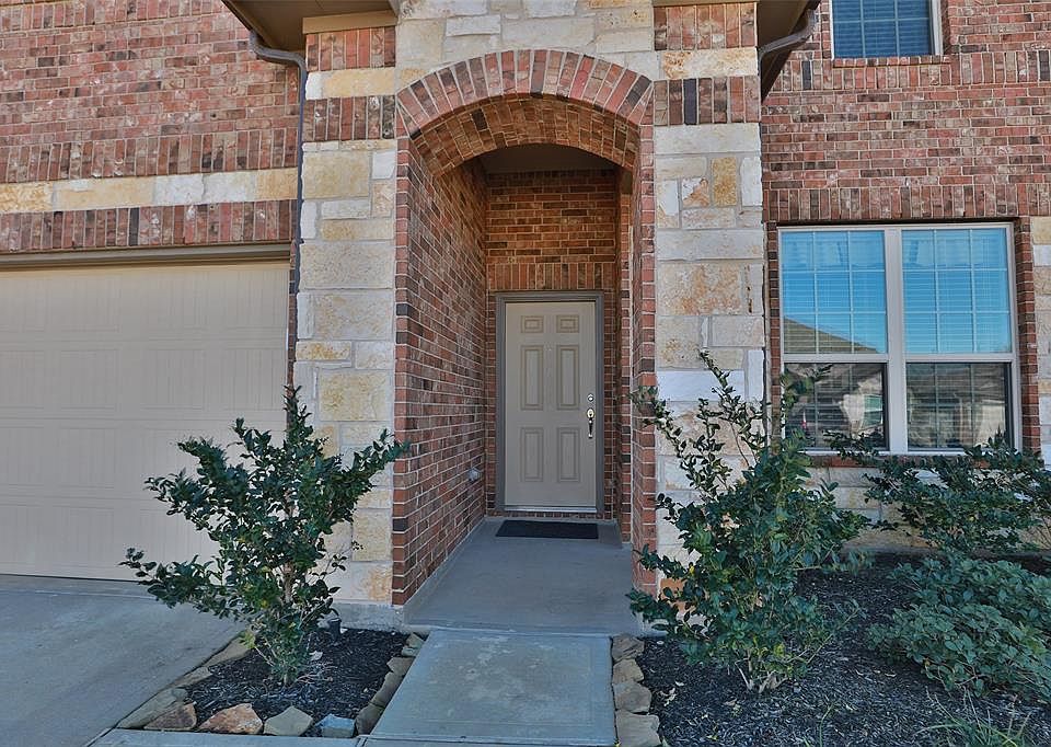 1st image of 12417 S Hill Ct
