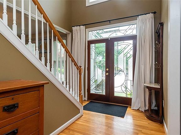 5th image of 313 Hillpine Dr