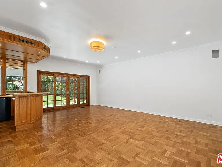 517 N Elm Dr — Photo 13