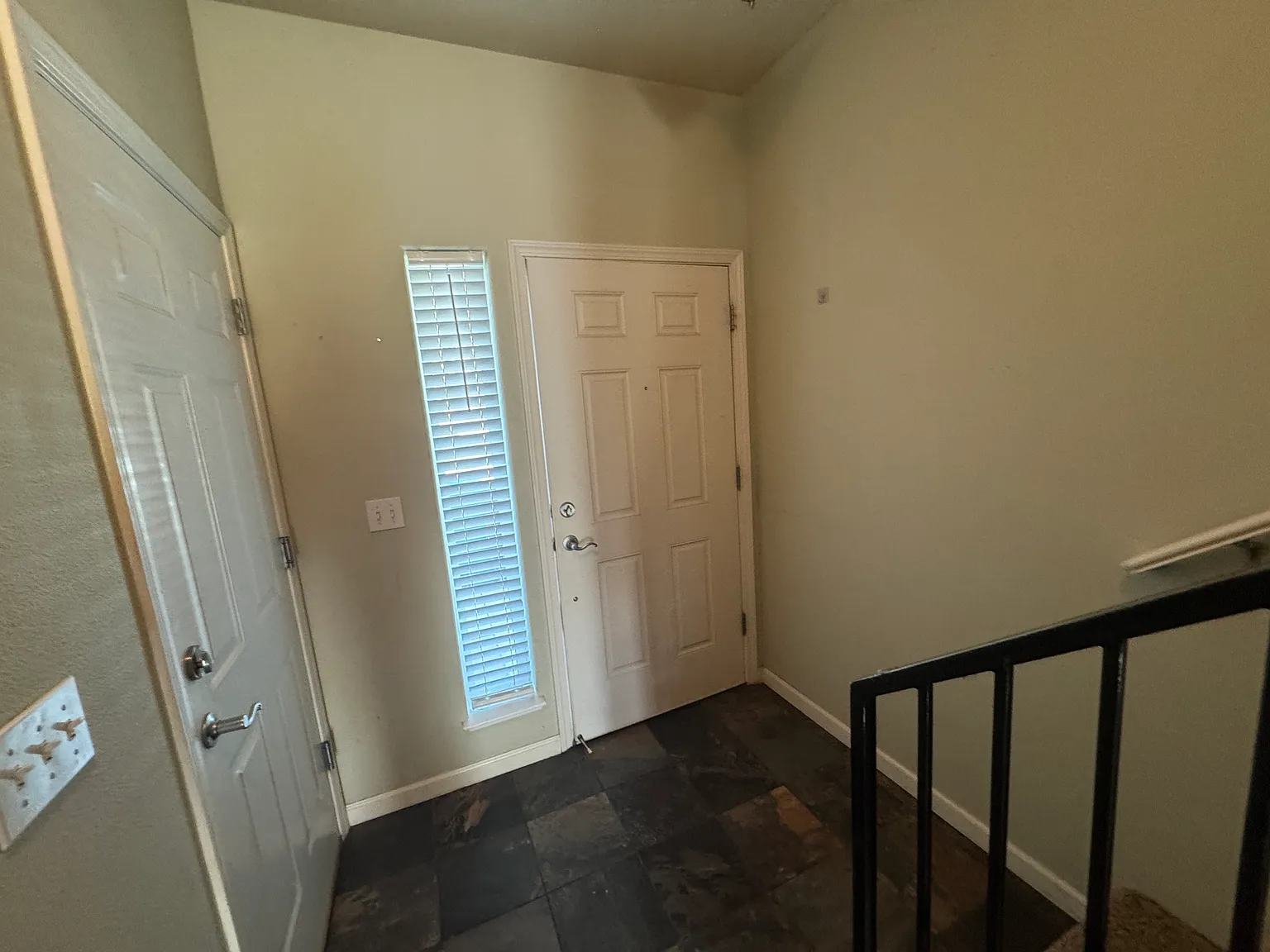 2 bed, 2.5 bath, 1342 sqft, $1,995 — Photo 2